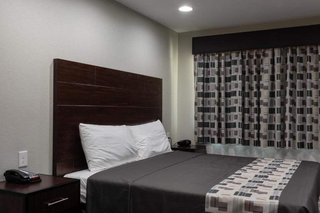 Budget Inn & Suites image
