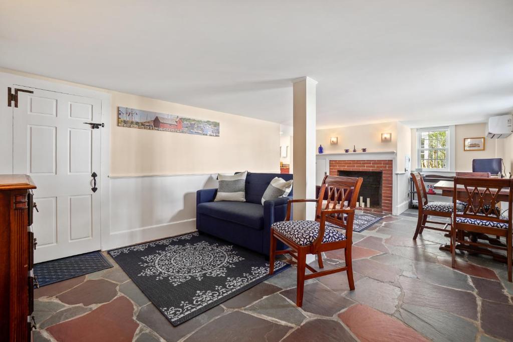 Olde New House photo 1