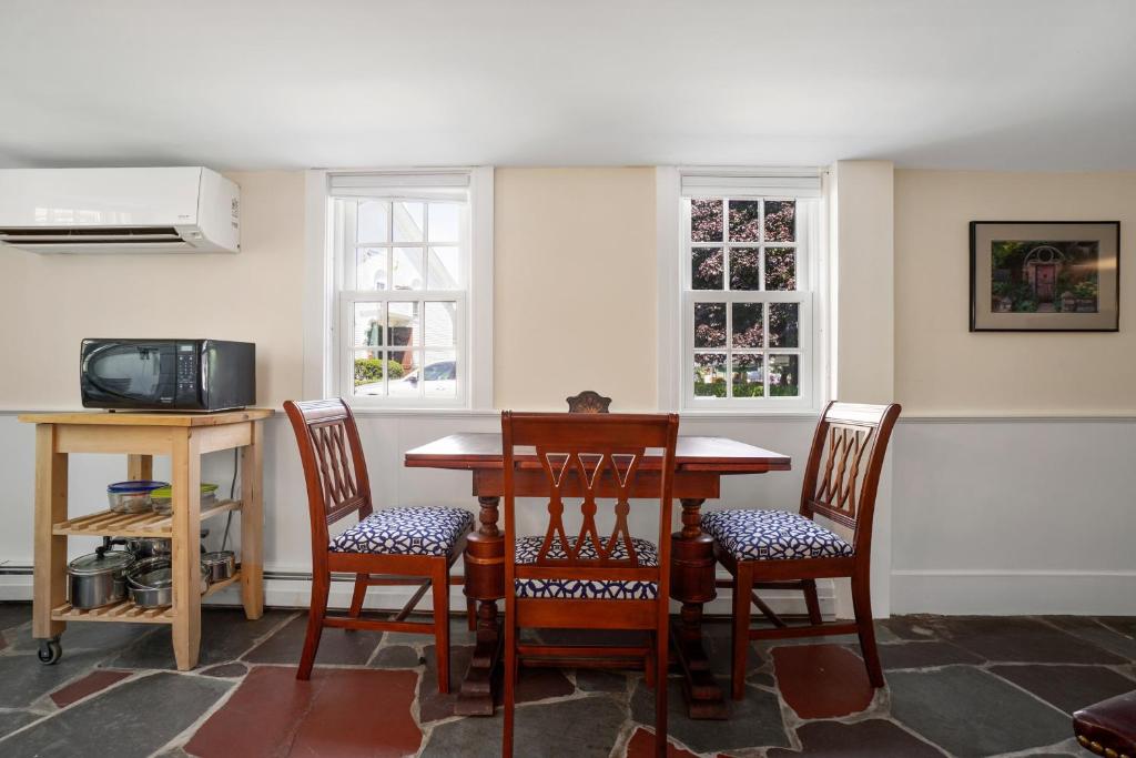 Olde New House photo 3