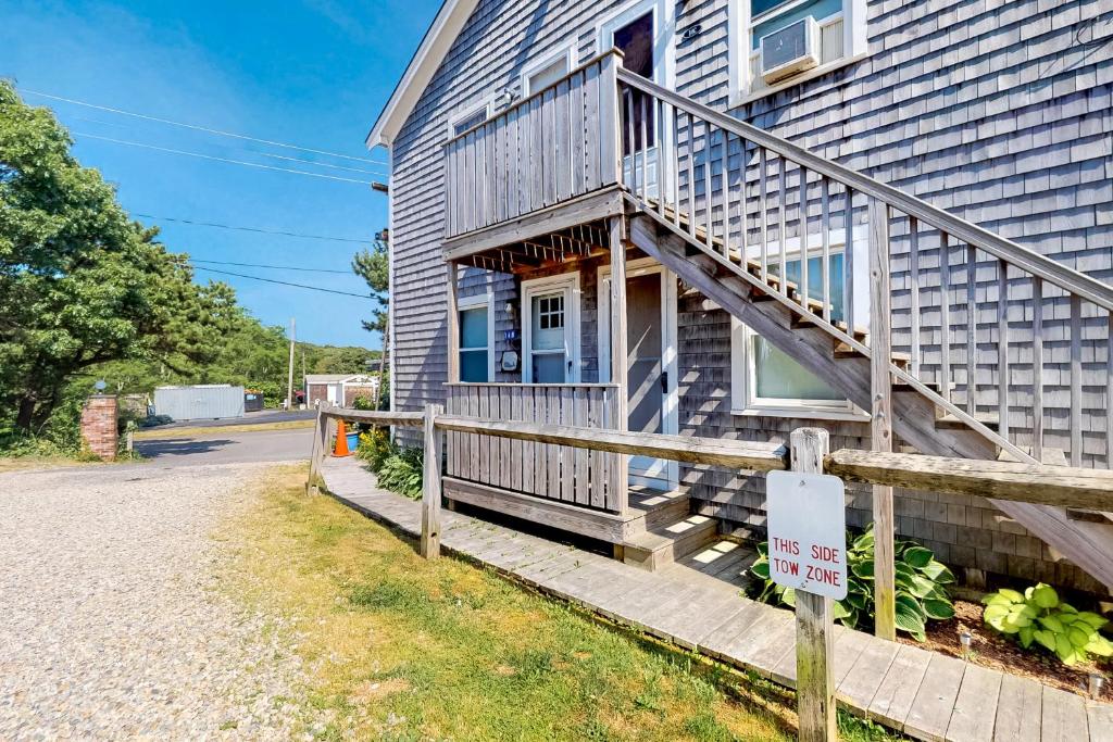 Blue Cottage & Beach Condo photo 2