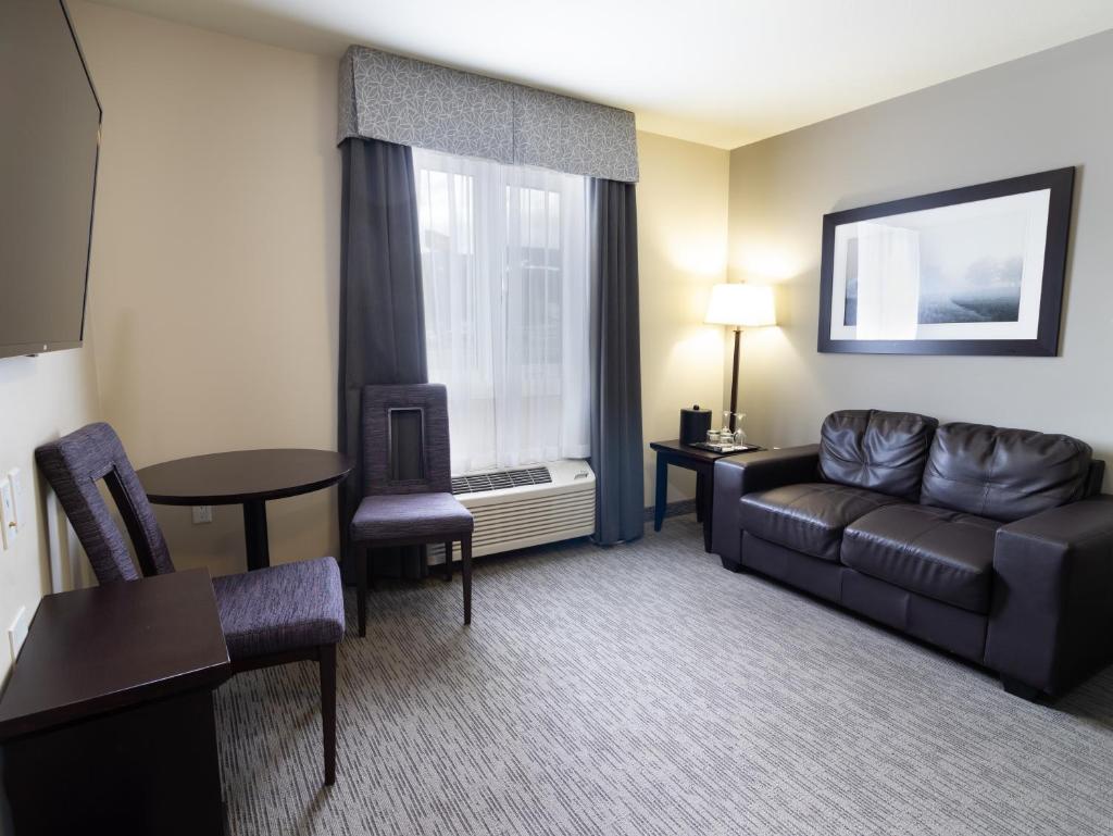 The Kanata by BCMInns Blairmore photo 1