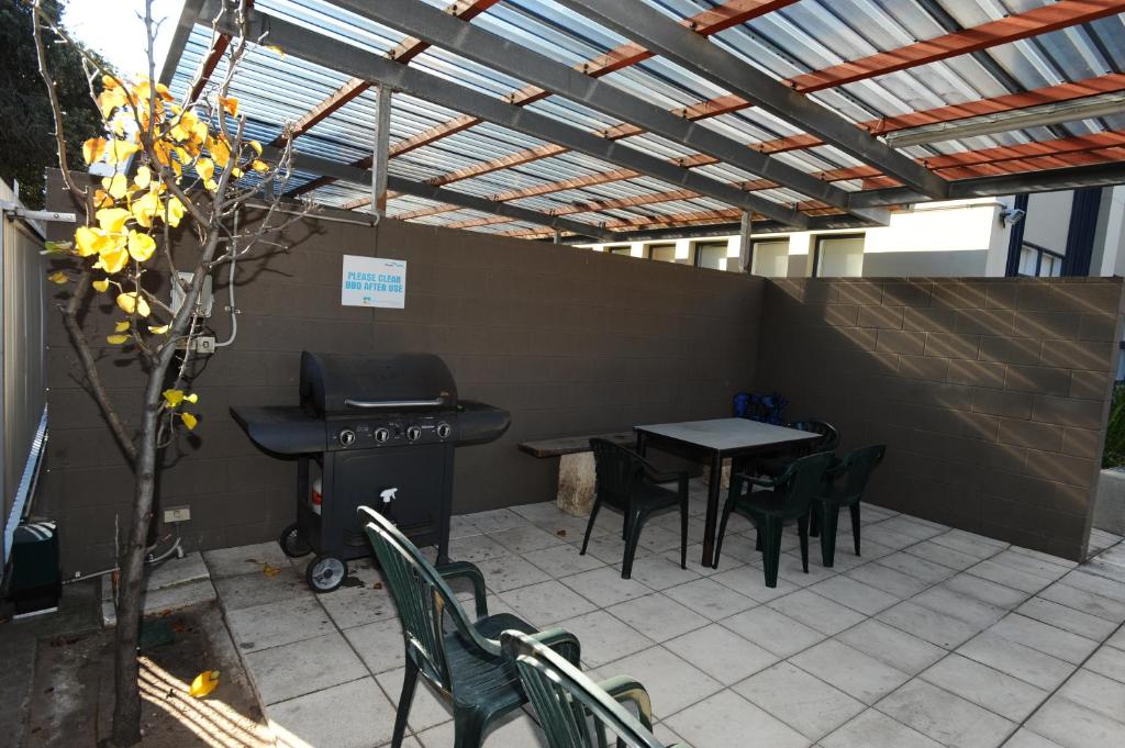 Glenelg Holiday Apartments-Ellis photo 2