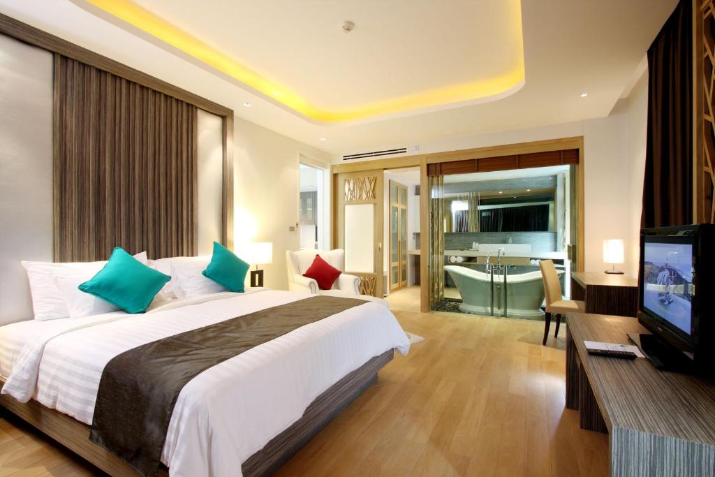 Сьюит (Люкс с 1 спальней и доступом в бассейн), Отель Wyndham Sea Pearl Resort, Phuket