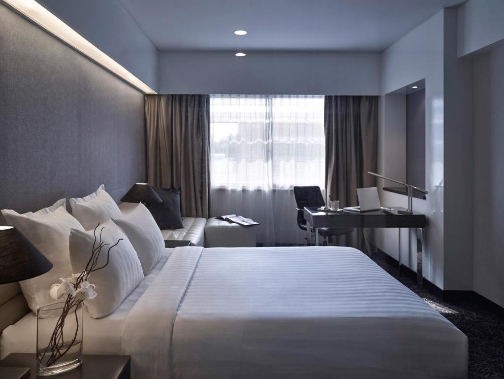 Двухместный (Улучшенный номер с кроватью размера «queen-size»), Pullman Jakarta Indonesia