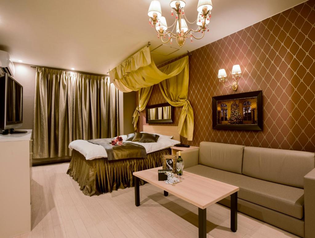 Hotel Christmas Night at the Opera (Love Hotel) photo 4
