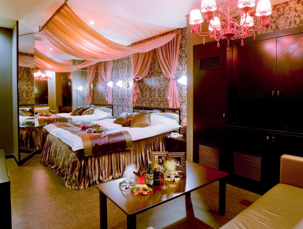 Hotel Christmas Night at the Opera (Love Hotel) photo 3