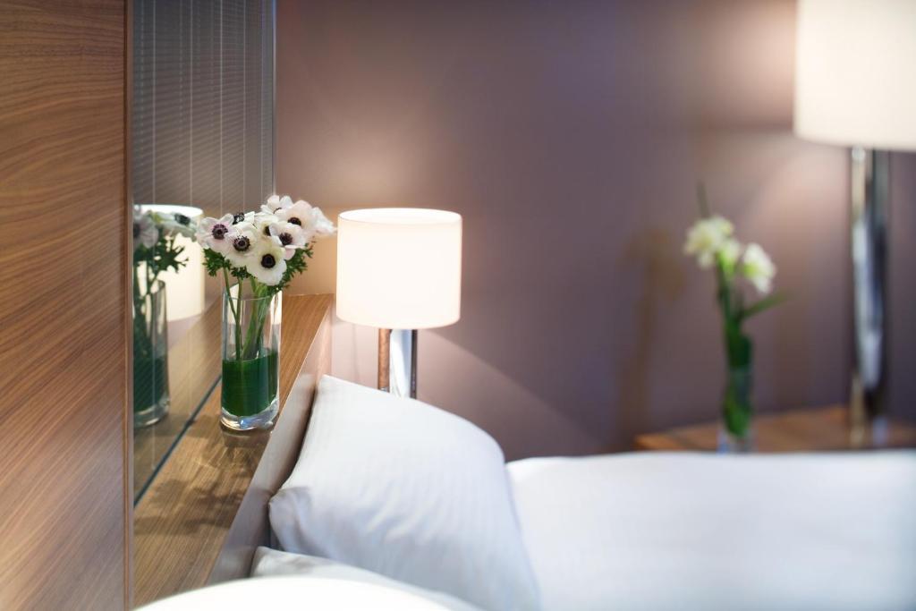 Двухместный (Улучшенный номер с кроватью размера «king-size»), Mövenpick Hotel Hamburg