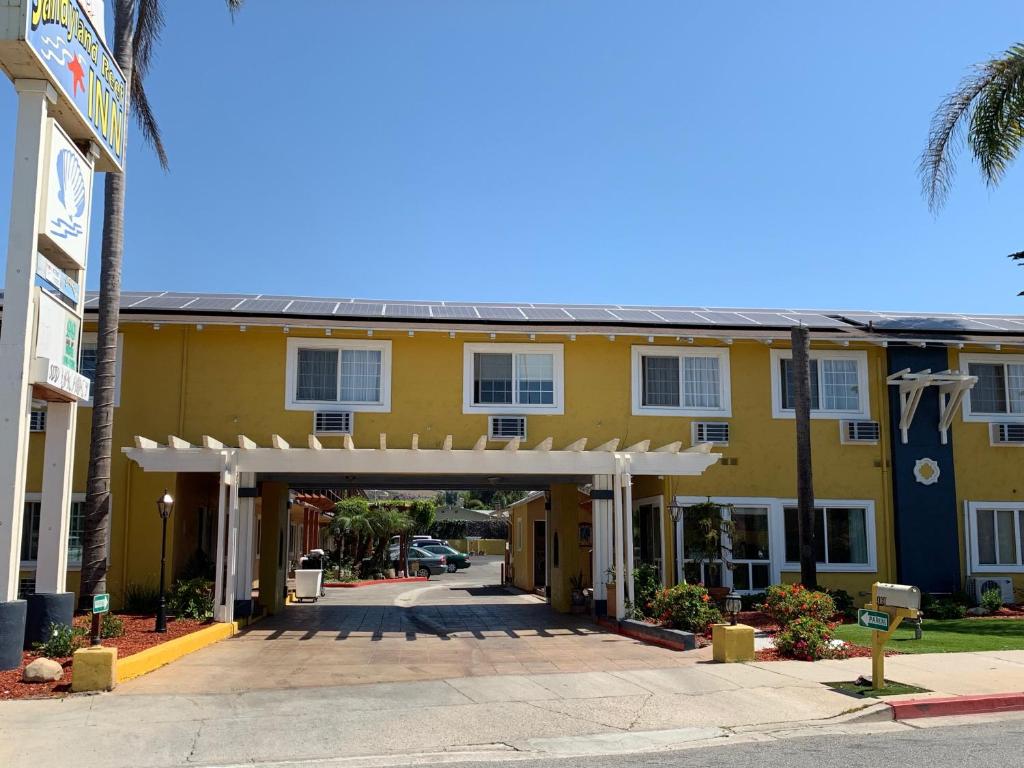 Sandyland Reef Inn image