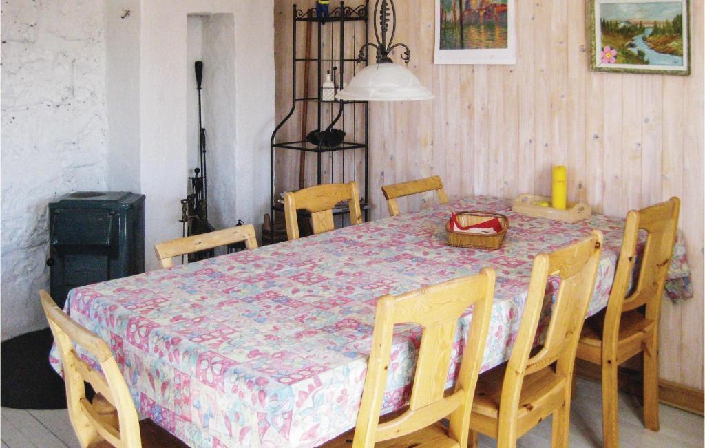 Nice Home In Nordmarkshyttan With 4 Bedrooms, Sauna And Wifi photo 2