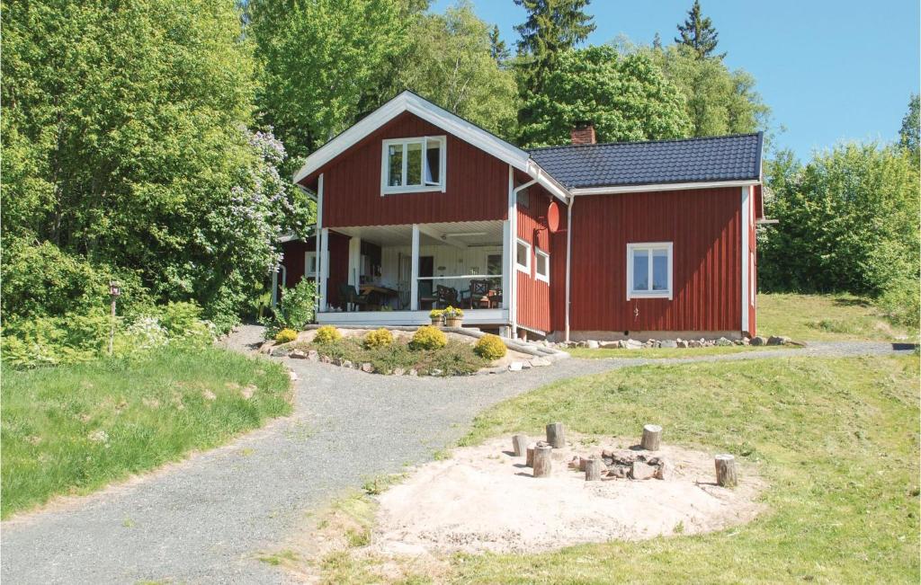 Nice Home In Nordmarkshyttan With 4 Bedrooms, Sauna And Wifi