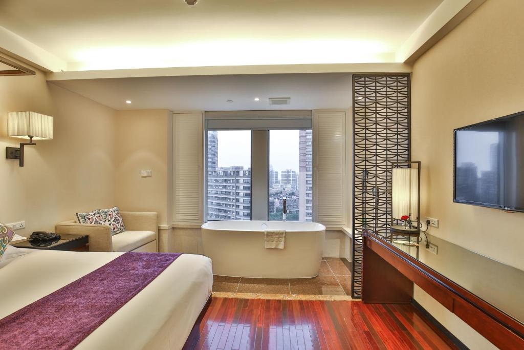 Двухместный (Номер с кроватью размера «king-size» и видом на город), SSAW Boutique Hotel ShanghaiHongkou