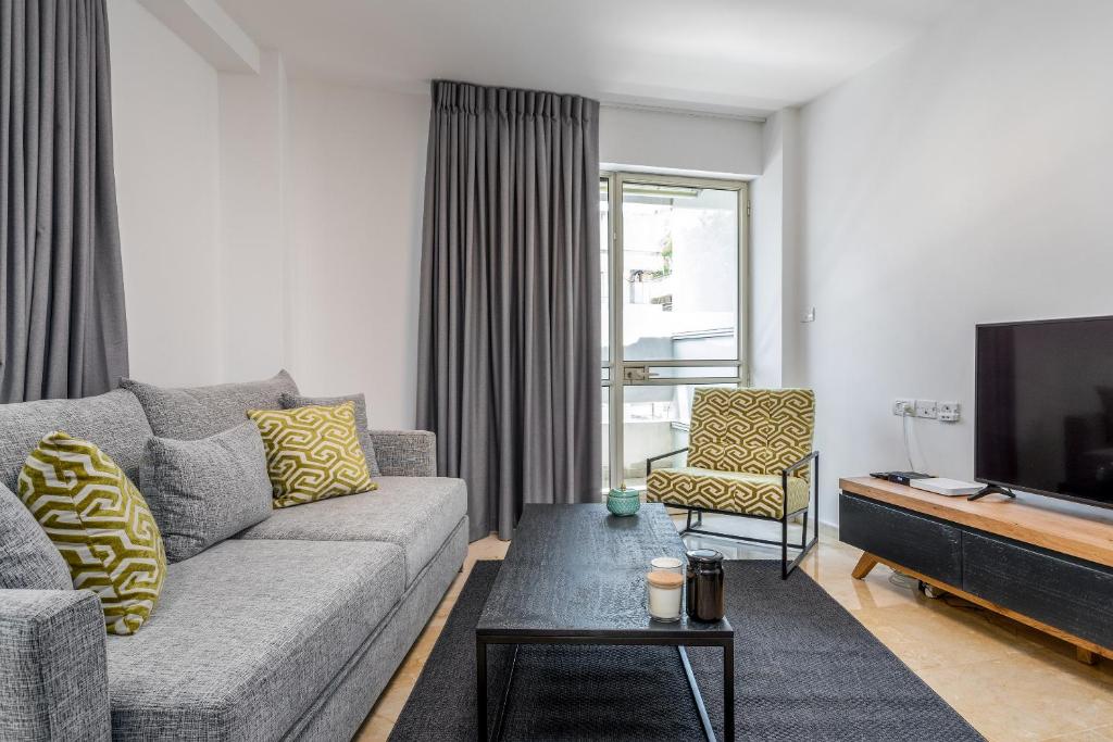 DIZENGOFF SQUARE superb 1 bedroom with balcony photo 4
