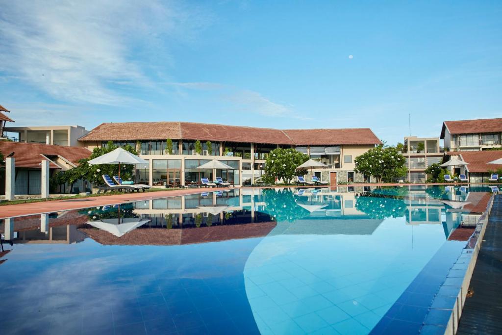 The Calm Resort & Spa photo 1