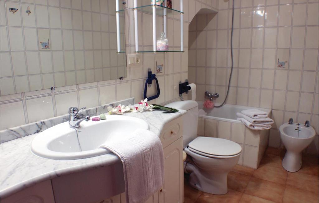 Beautiful Home In Santa Pola With 3 Bedrooms, Outdoor Swimming Pool And Wifi photo 1