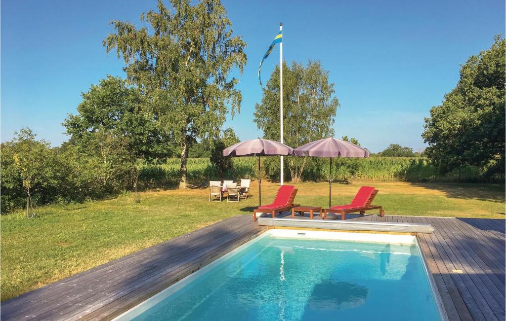Awesome Home In Lttorp With 3 Bedrooms, Wifi And Private Swimming Pool photo 1