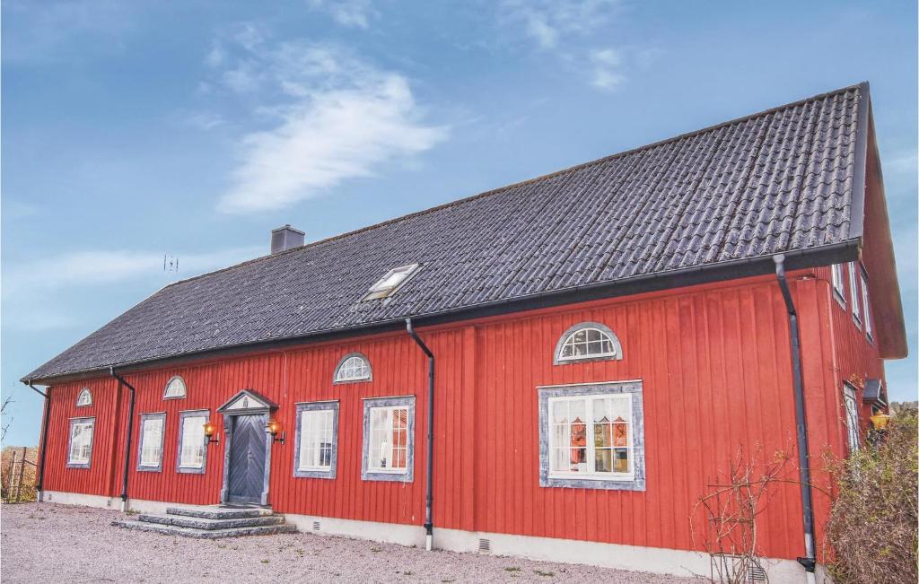 Stunning Home In Tidaholm With 5 Bedrooms, Sauna And Wifi