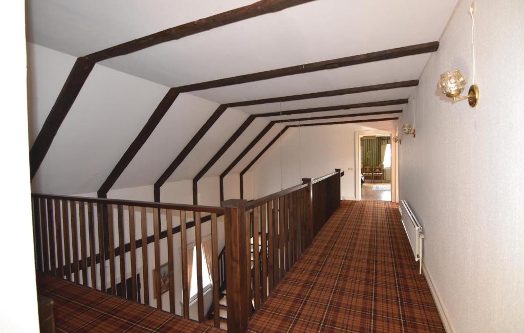 Stunning Home In Tidaholm With 5 Bedrooms, Sauna And Wifi photo 3