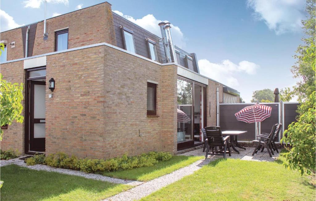 Nice Home In Nieuwvliet-bad With 3 Bedrooms And Wifi