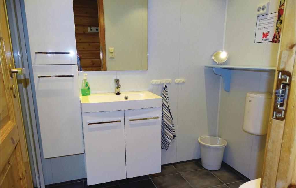 Awesome Home In Dirdal With 3 Bedrooms And Internet photo 2