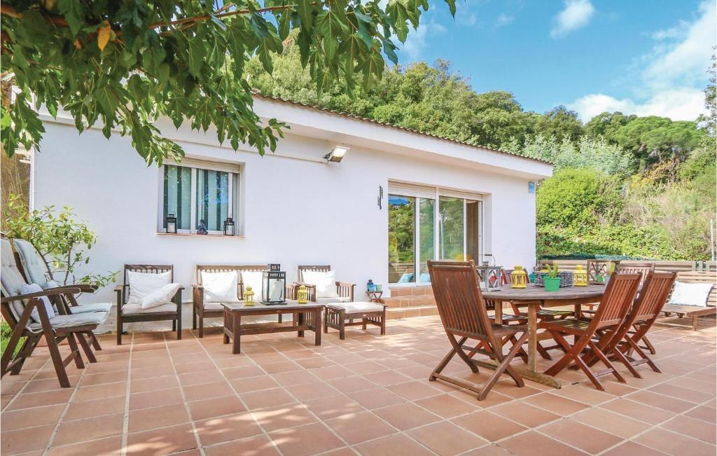 Awesome Home In St, Cebri De Vallalta With 3 Bedrooms, Private Swimming Pool And Swimming Pool