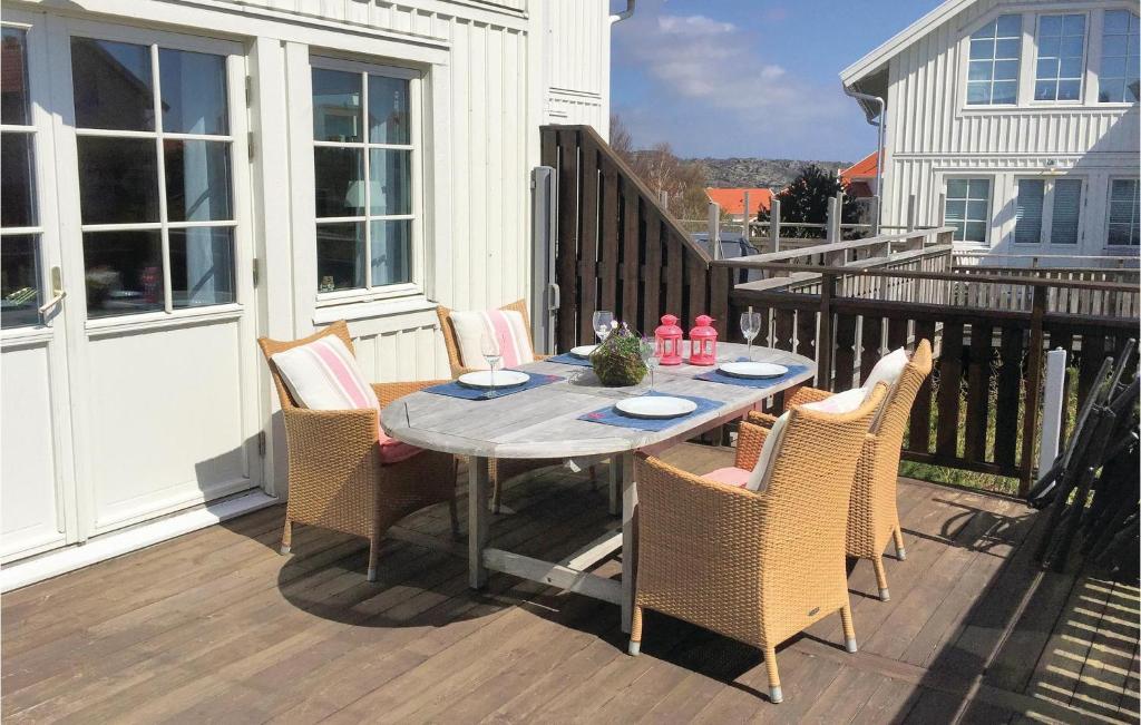 Amazing Home In Mollsund With 3 Bedrooms And Wifi