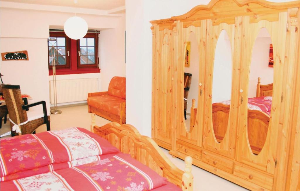 Beautiful Apartment In Tambach-dietharz With 3 Bedrooms And Wifi photo 3
