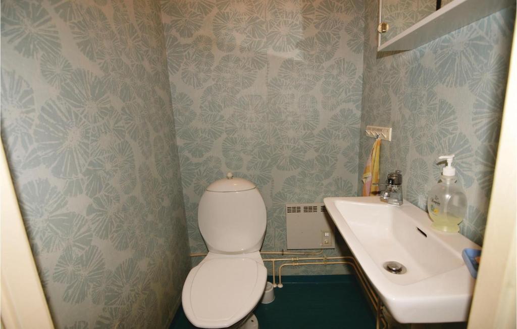 Amazing Home In Brunskog With 4 Bedrooms And Wifi photo 1
