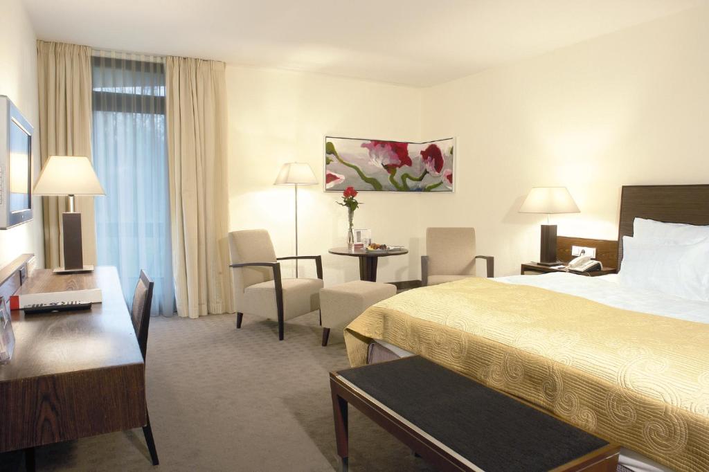 Ramada by Wyndham Nuernberg Parkhotel - Tap to explore photos