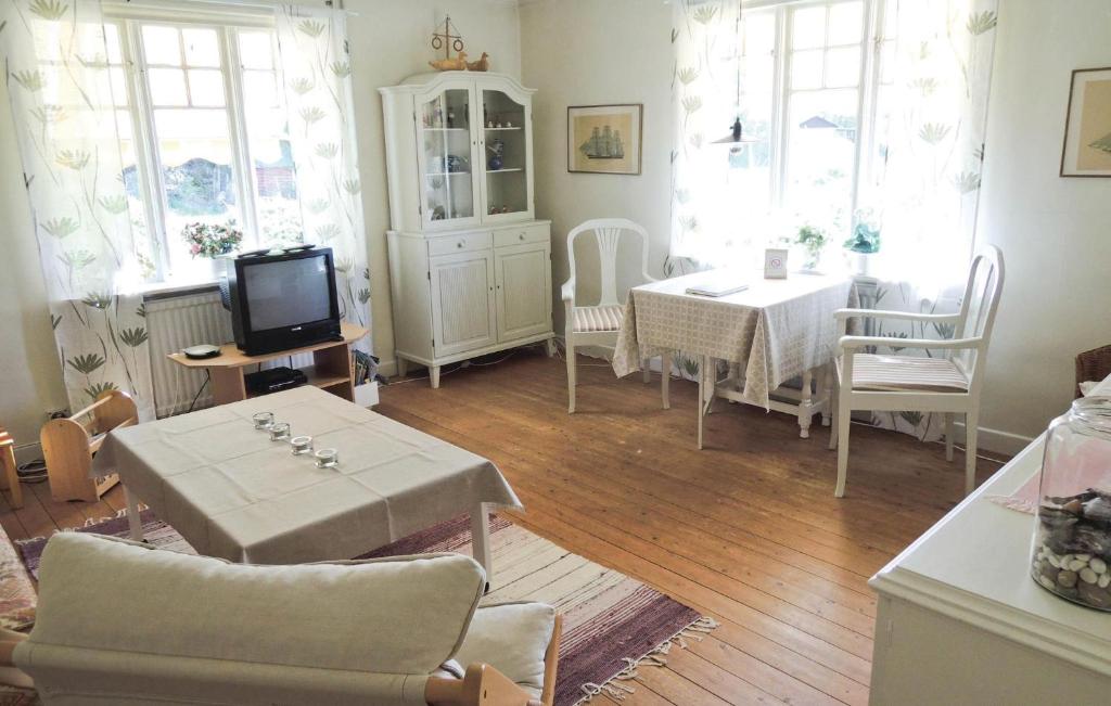 Awesome Home In Sr With 1 Bedrooms photo 2