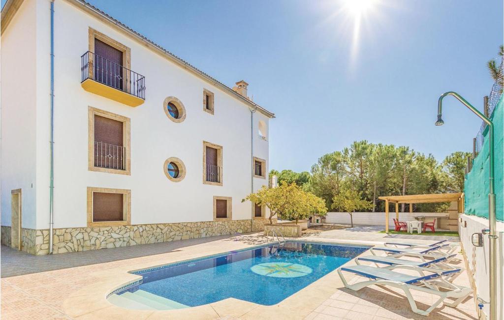 Amazing Home In Iznjar With 4 Bedrooms, Wifi And Private Swimming Pool