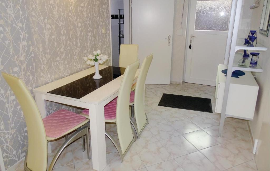 Awesome Apartment In Wendtorfer Strand With 1 Bedrooms photo 3