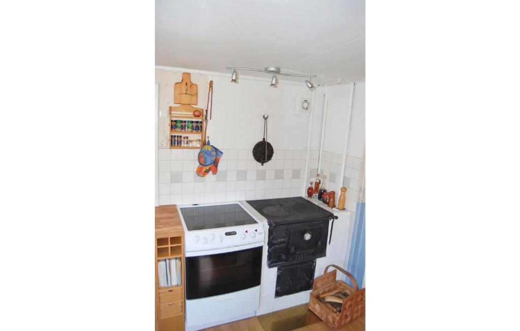 Amazing Home In Slvesborg With 4 Bedrooms And Wifi photo 4