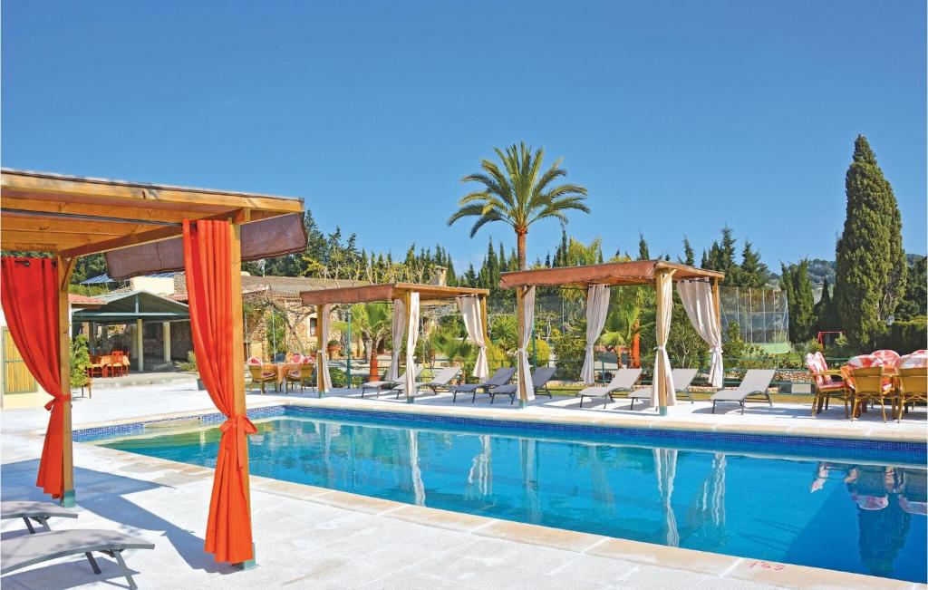 Amazing Home In Llub With 6 Bedrooms, Private Swimming Pool And Outdoor Swimming Pool