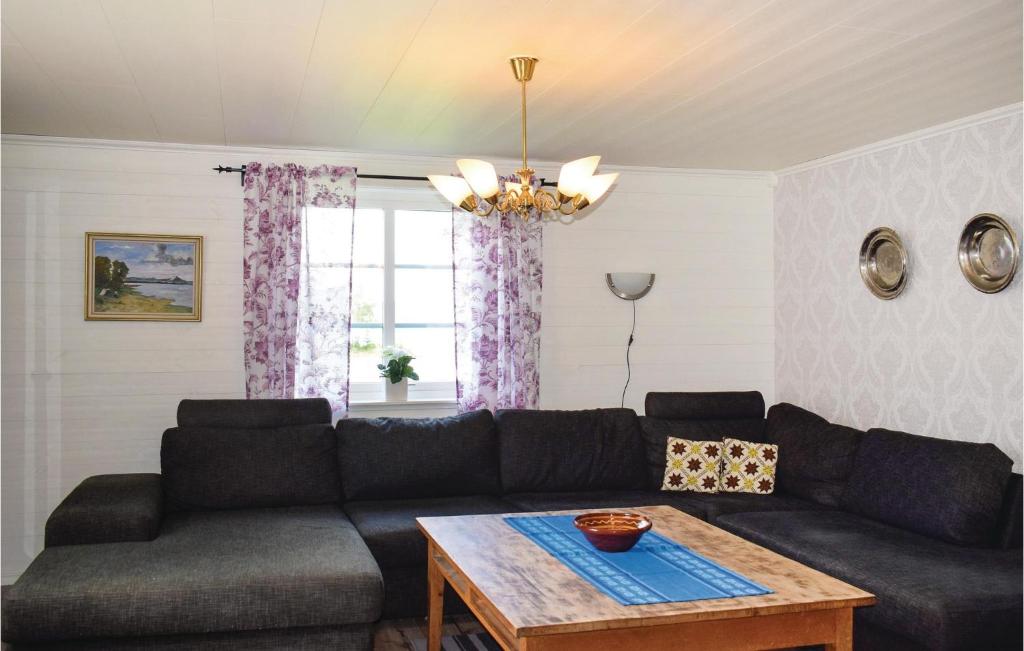 Awesome Home In Lammhult With 5 Bedrooms, Sauna And Wifi photo 1