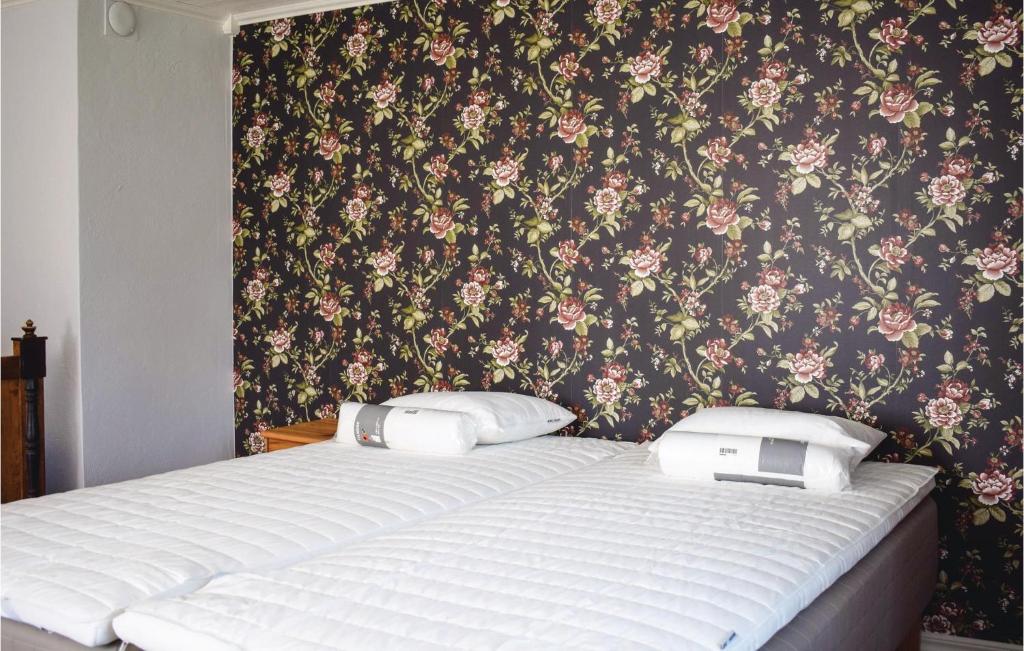 Awesome Home In Lammhult With 5 Bedrooms, Sauna And Wifi photo 2