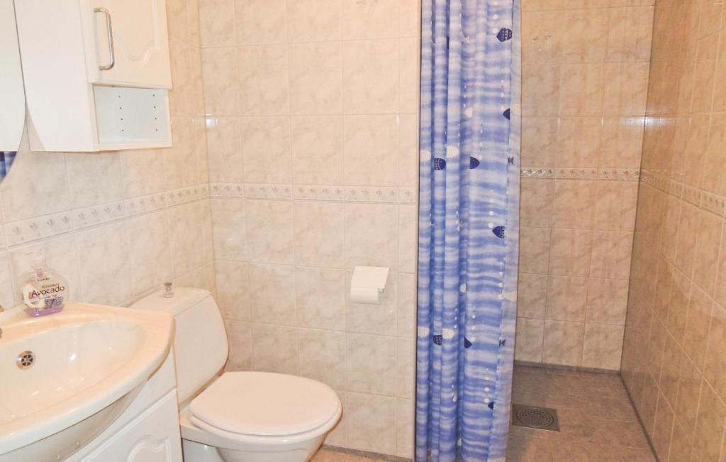 Beautiful Home In Lidhult With 4 Bedrooms And Wifi photo 3