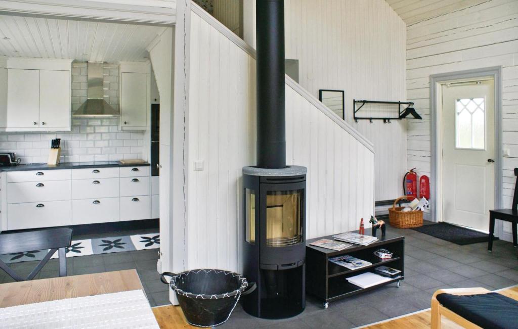 Beautiful Home In Vetlanda With 3 Bedrooms And Wifi photo 2