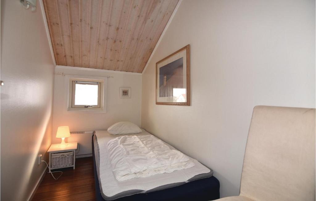 Stunning Home In Kyrkesund With 5 Bedrooms, Sauna And Internet photo 4