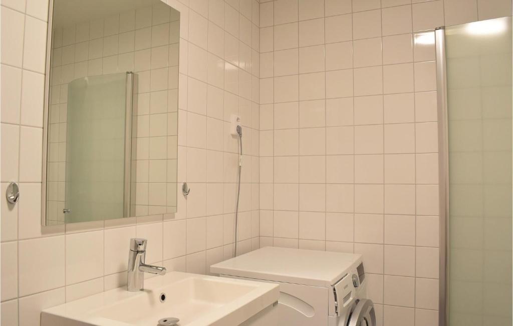 Stunning Apartment In Katthammarsvik With 2 Bedrooms photo 1