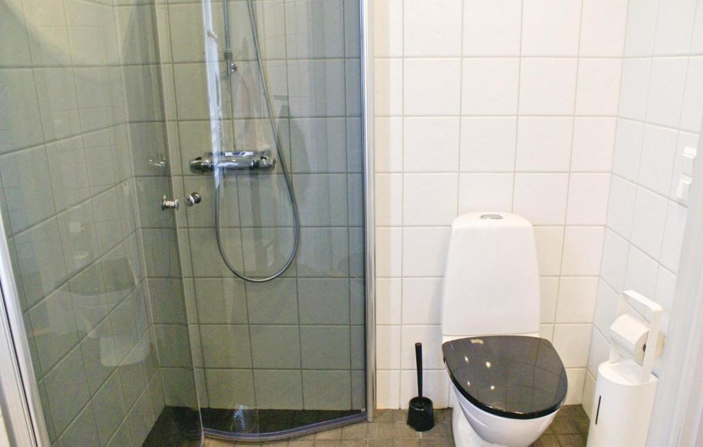 Beautiful Home In Vetlanda With 3 Bedrooms And Wifi photo 4