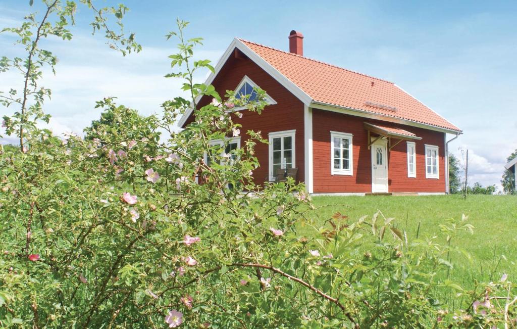 Beautiful Home In Vetlanda With 3 Bedrooms And Wifi