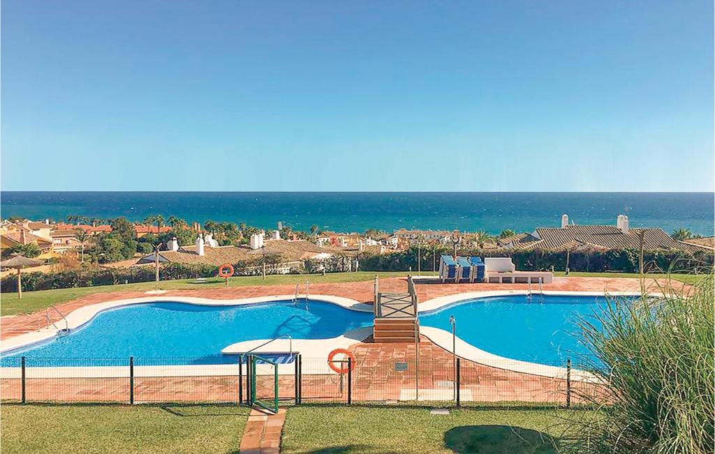Nice Apartment In Lnea De La Concepcin With 3 Bedrooms, Wifi And Outdoor Swimming Pool