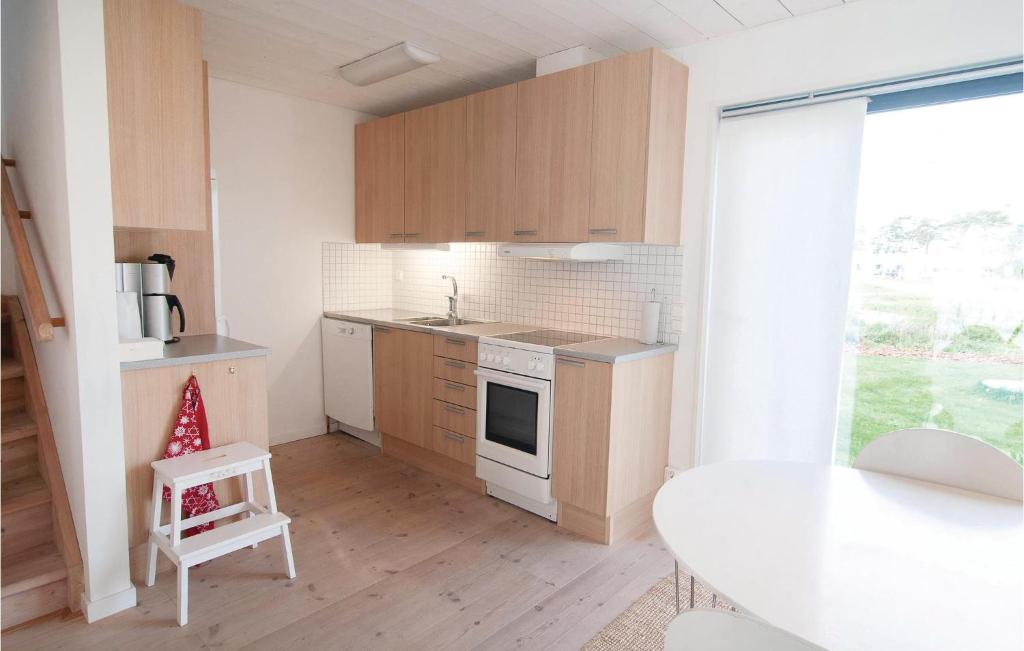 Awesome Home In Burgsvik With 3 Bedrooms And Wifi photo 4