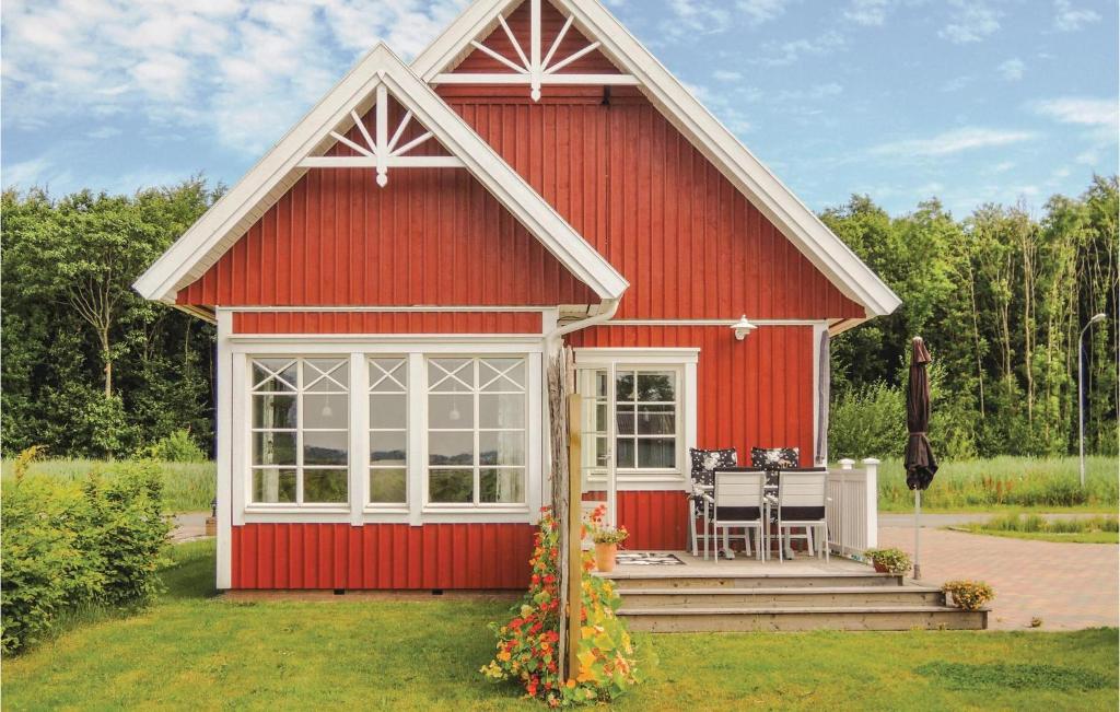 Amazing Home In Finsterwolde With 2 Bedrooms And Wifi