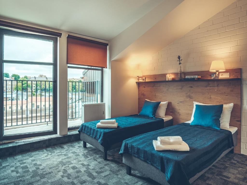 Двухместный (Двухместный номер с 2 отдельными кроватями и окном), Railway Hotel & Apartments