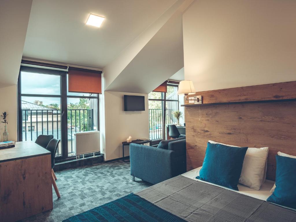 Апартаменты (Апартаменты-студио), Railway Hotel & Apartments