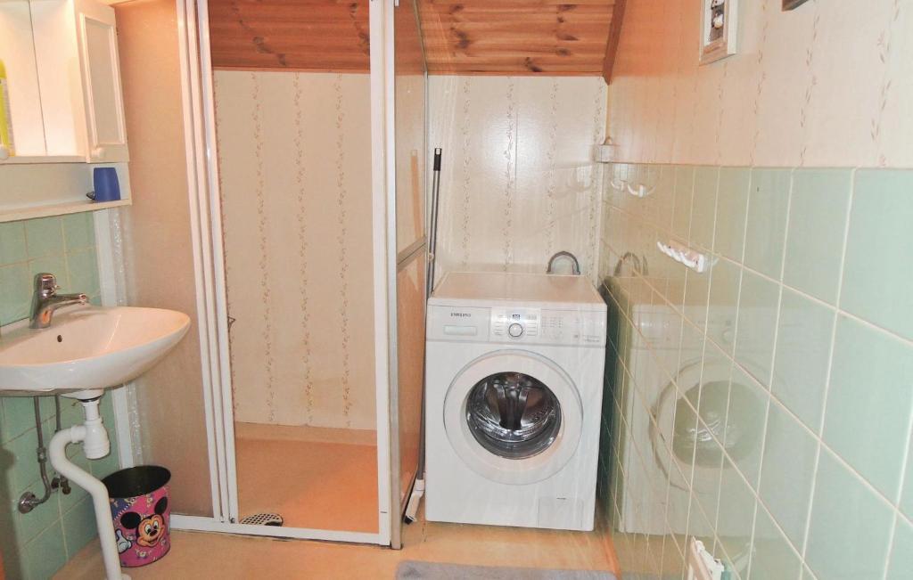 Awesome Apartment In Ullared With 2 Bedrooms And Wifi photo 2