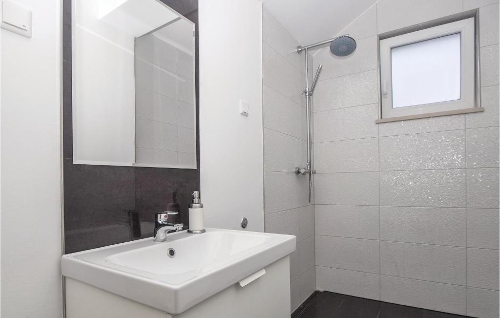 Stunning Apartment In Jesenice With 1 Bedrooms, Wifi And Outdoor Swimming Pool photo 1