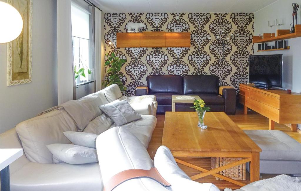 Stunning Home In Hgans With 4 Bedrooms And Wifi photo 2