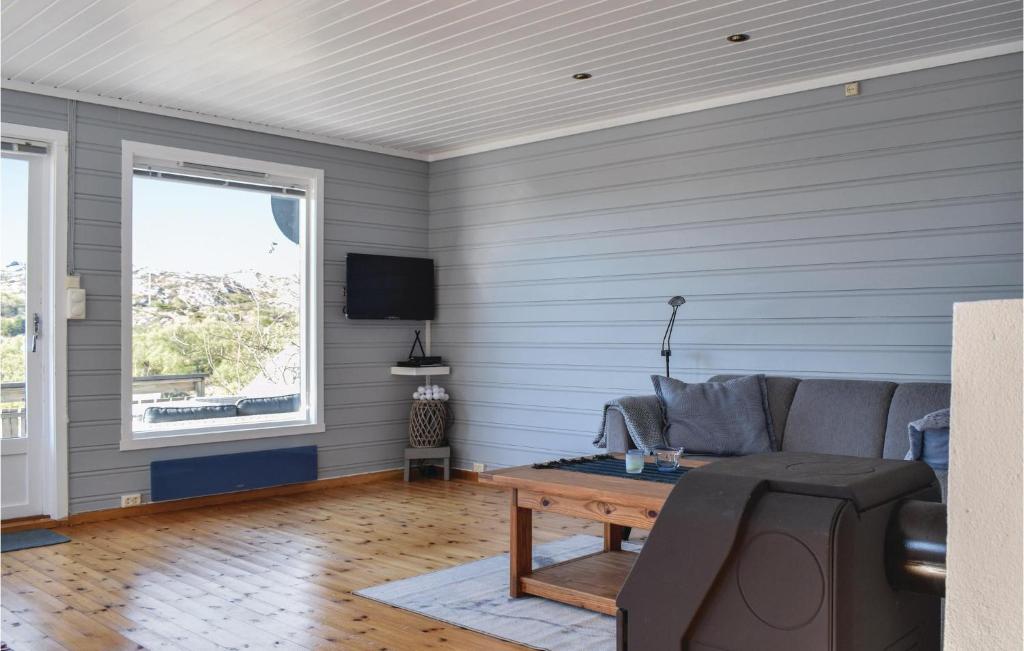 Stunning Home In Lindesnes With 3 Bedrooms And Wifi photo 2